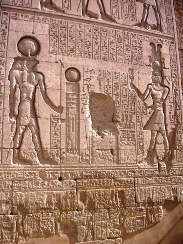 Bab el-Amara, époque ptolémaïque, règne de Ptolémée III Évergète; Karnak, rempart du temple d’Amon.
