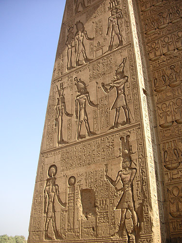 Bab el-Amara, époque ptolémaïque, règne de Ptolémée III Évergète; Karnak, rempart du temple d’Amon.