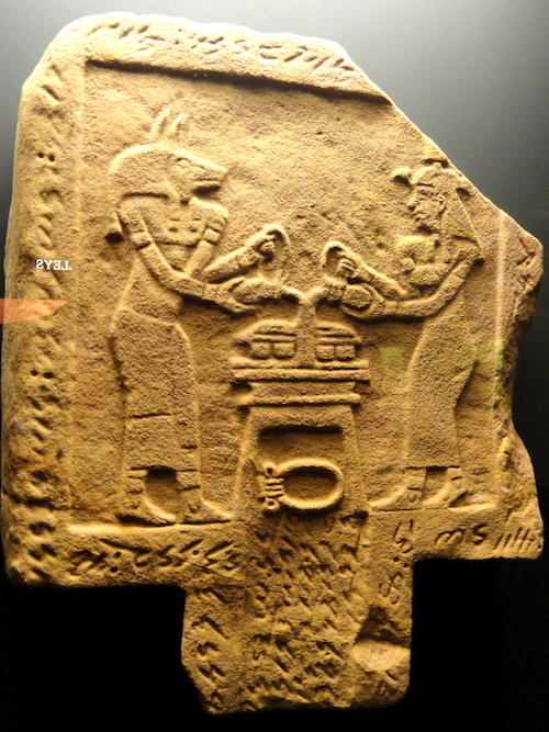 Table à offrandes avec une inscription en méroïtique cursif (New York, American Museum of Natural History)