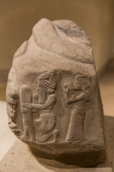 Piedistallo di statua in pietra con iscrizione in lineare elamita. Da Susa, Iran. Musée du Louvre, Parigi.