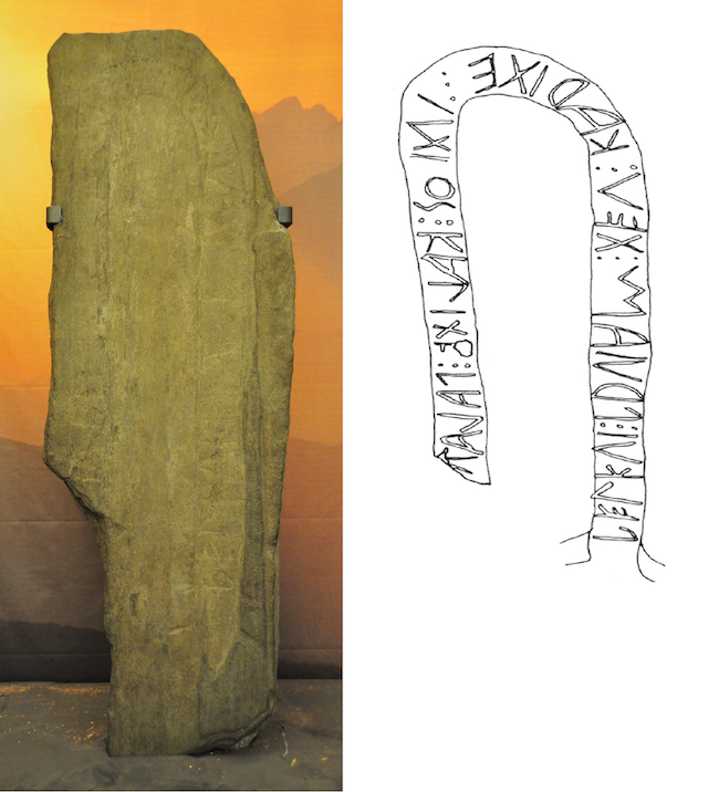Stèle funéraire lépontique. Dimensions 223 cm x 70 cm x 20 cm. Datation probable entre la fin du VIe siècle et le début du Ve siècle avant J.-C. (VA·6 Vergiate)