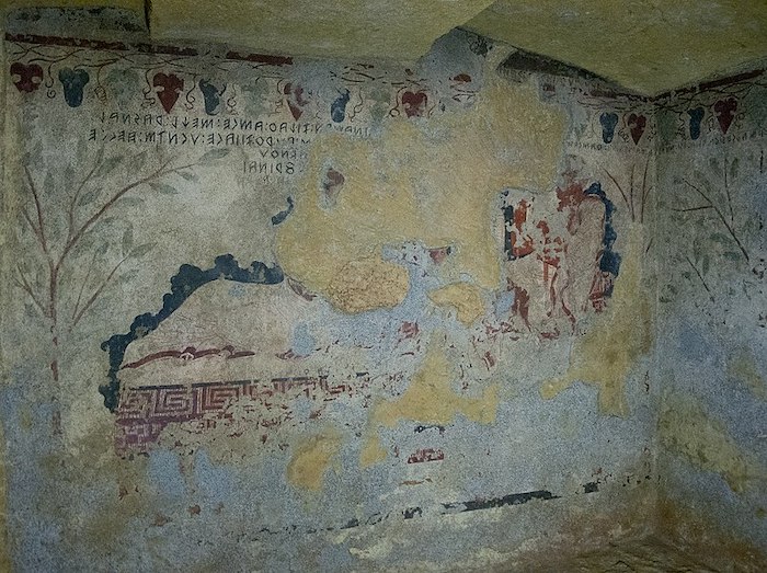Tarquinia, Tomba dell'Orco I: elogio funebre dipinto sulla parete di fondo della camera superiore. Metà del IV secolo a.C. 