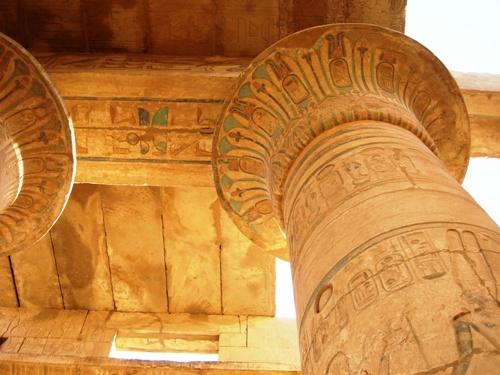 Columns with open papyrus capital and lintels covered with inscriptions, 19th dynasty, reign of Ramesses II; Theban West Bank, hypostyle hall of the Ramesseum