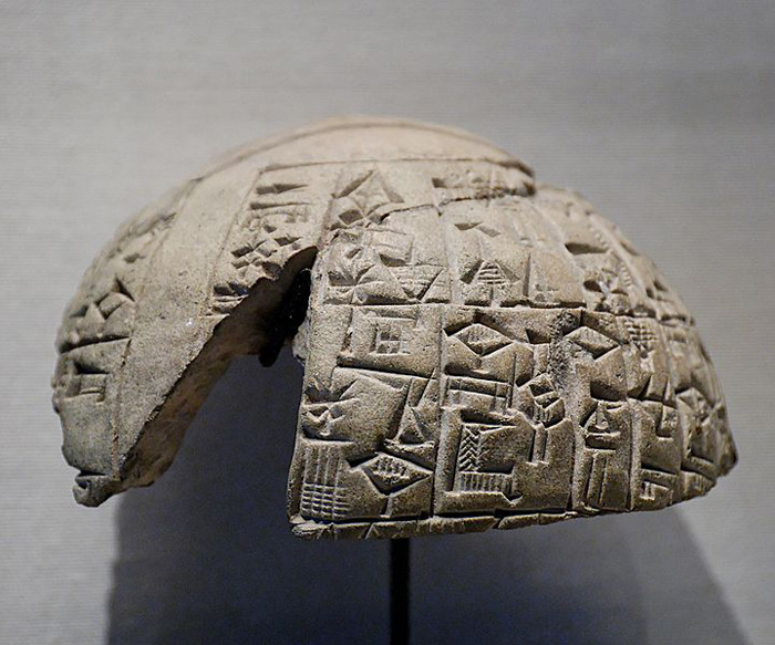 Cono d’argilla inscritto di Eannatum, re di Lagash, 2430 a.C. ca., AO 4442, AO 4597, Musée du Louvre, Parigi.